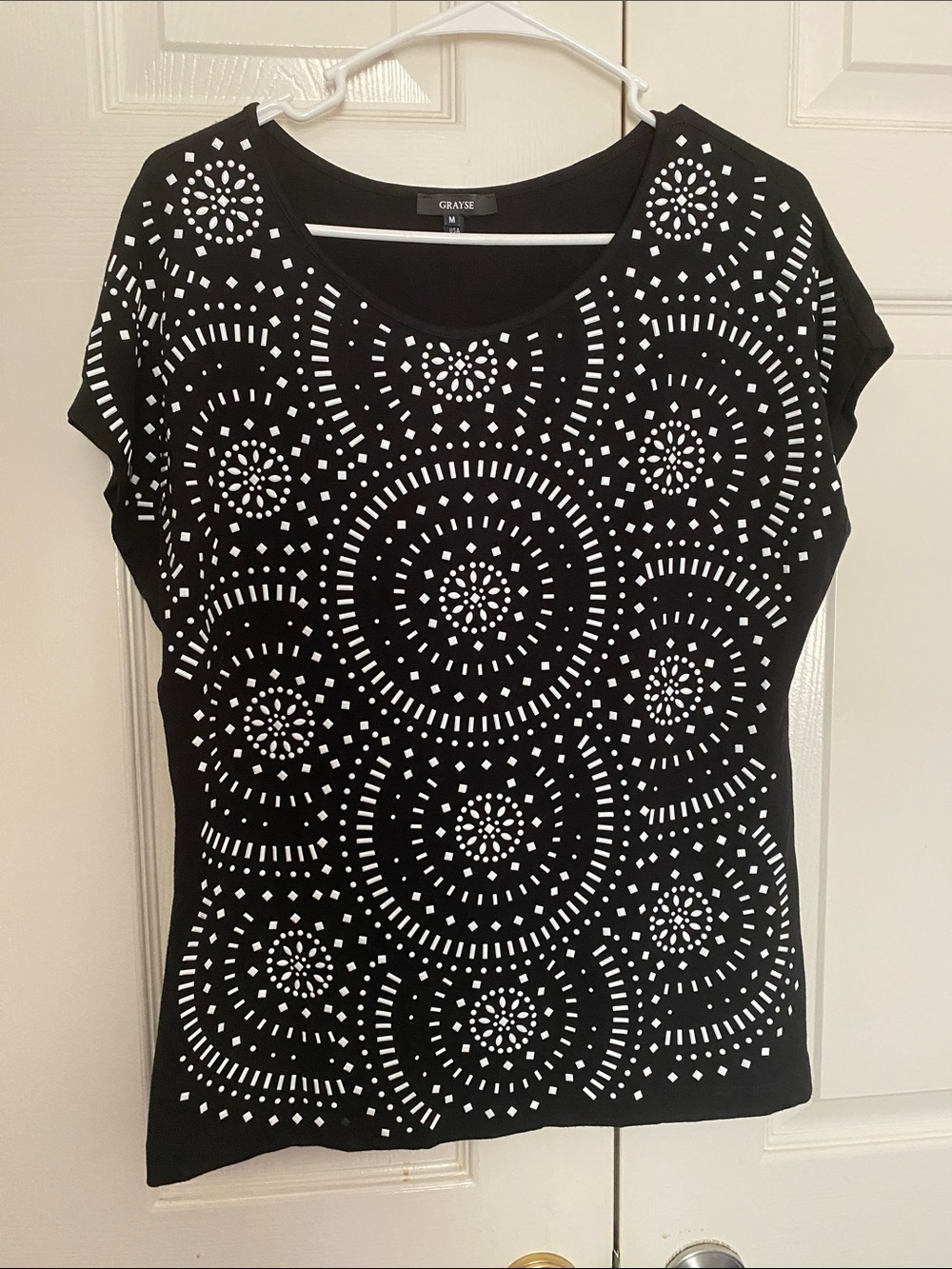 Grayse Black Short Sleeve Tee with White Circular embellished pattern MEDIUM